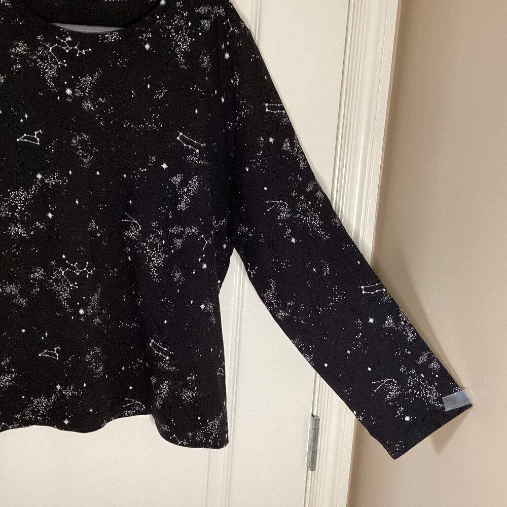 Reitmans Women's Black Long Sleeve Cosmic T-Shirt Astronomy Stars Size L/XL - Picture 3 of 8